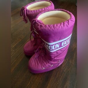 Dark Pink Moon Boot